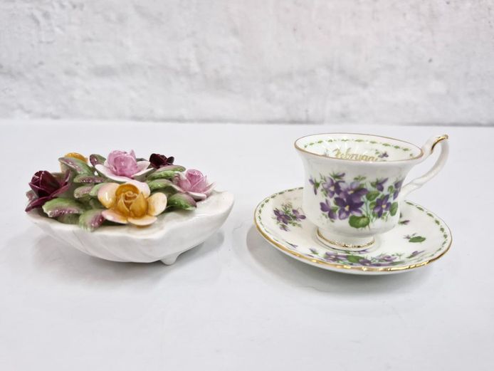 Royal Albert China Lot: "February" Violets Mini Cup/Saucer & Old Country Roses Display