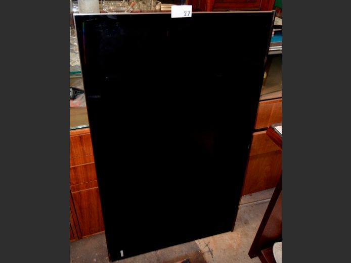 HISENSE 55" TV [Switches on, Untested further, Screen cracked] ### LICENCE PLEASE ###