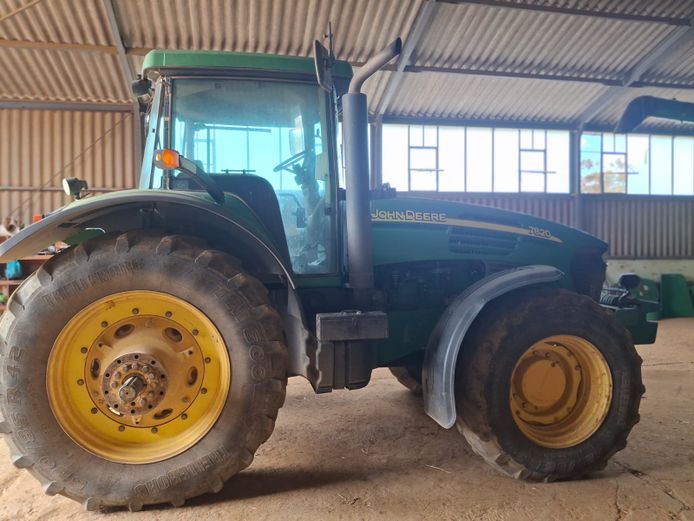 John Deere 7820 trekker | CP le Roux boerdery