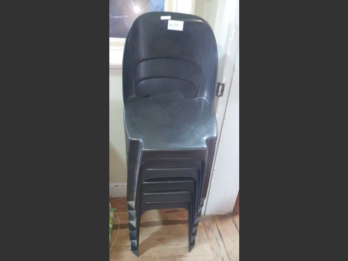 SET OF 6 BLACK PLASTIC PATIO CHAIRS