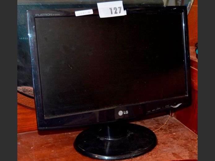 LG 19" LCD COMPUTER MONITOR [Switches on, untested further]
