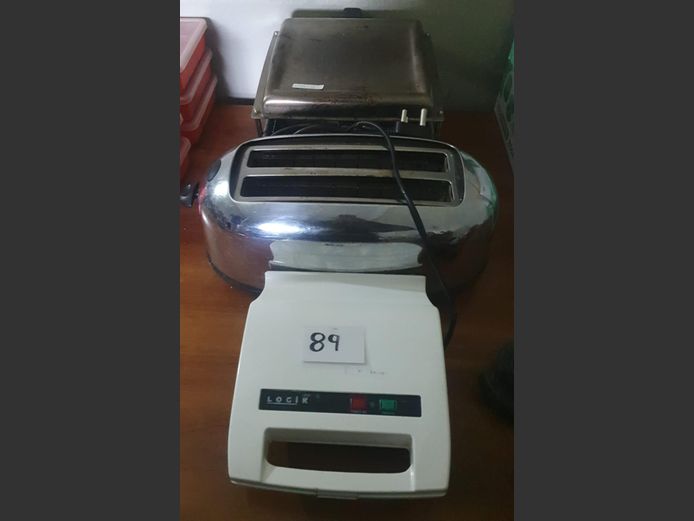 LOT: LOGIK WAFFLE MAKER, STAINLESS STEEL VANTAGE TV BRAAI, etc