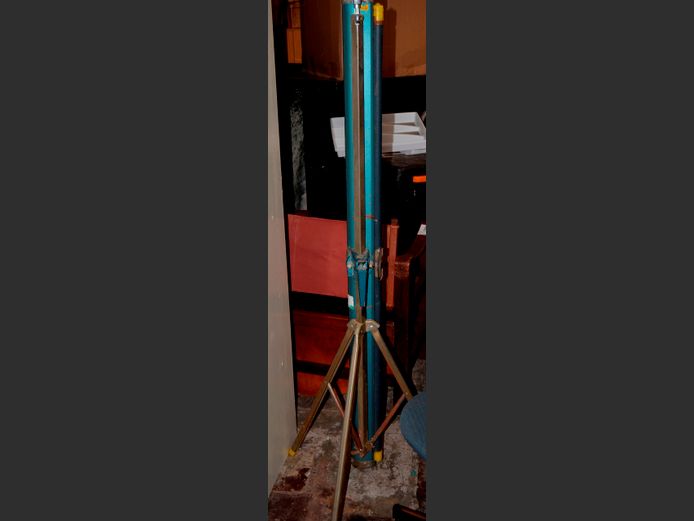 RADIANT SCREEN MASTER PROJECTOR SCREEN
