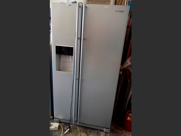 SAMSUNG SIDE-BY-SIDE FRIDGE FREEZER WITH WATER & ICE DISPENSER [Dead] [#: 409643642]