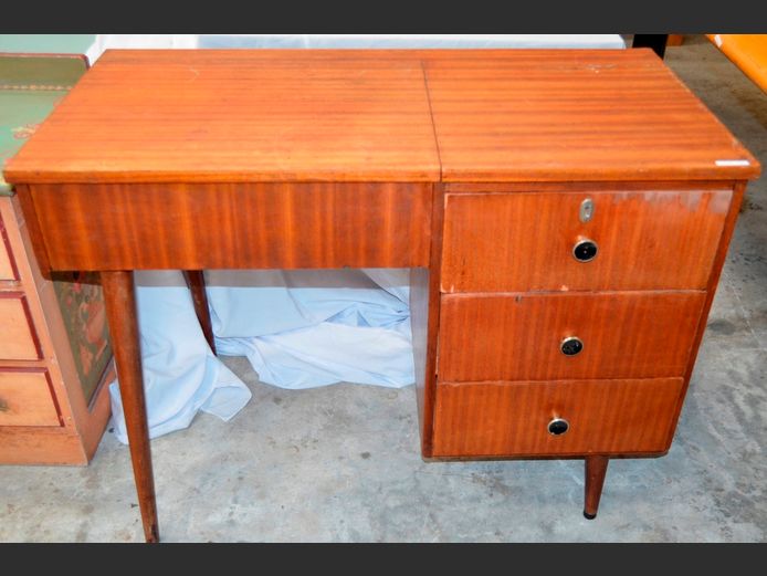 SAPELE MAHOGANY 3-DRAWER DRESSING TABLE WITH FLIP UP MIRROR, 107 x 53 x 78cm