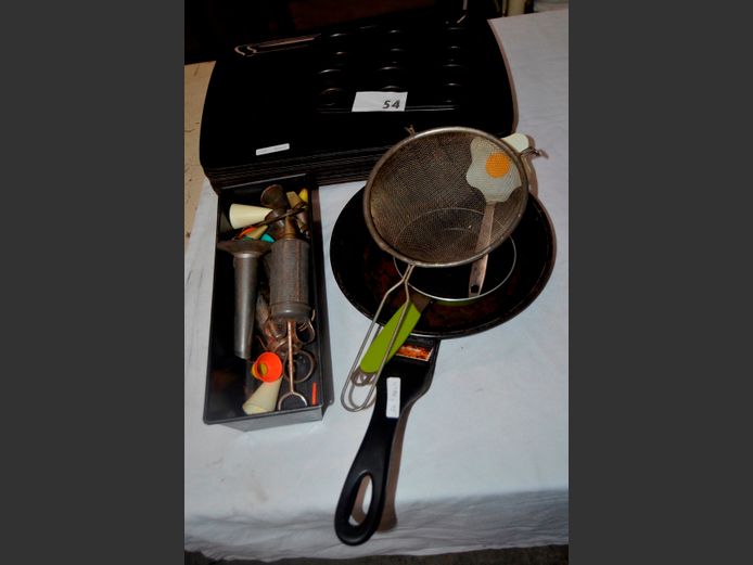 NON-STICK FRYING PAN, EGG PAN, TRAYS, etc