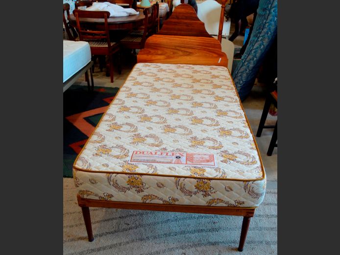 BLACKWOOD ¾ DIVAN WITH MATTRESS