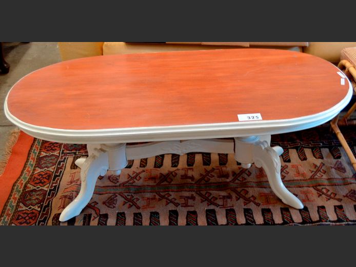 OVAL PAINTED MAHOGANY COFFEE TABLE, 120 x 59 x 44cm