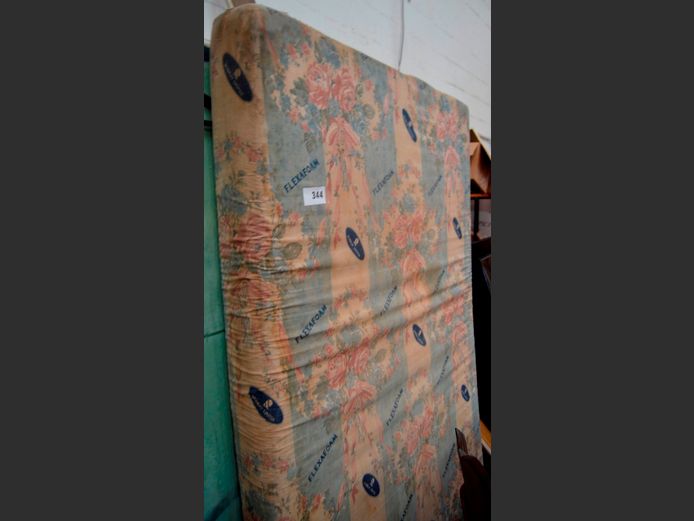 FLEXAFOAM ¾ MATTRESS [Needs a clean]