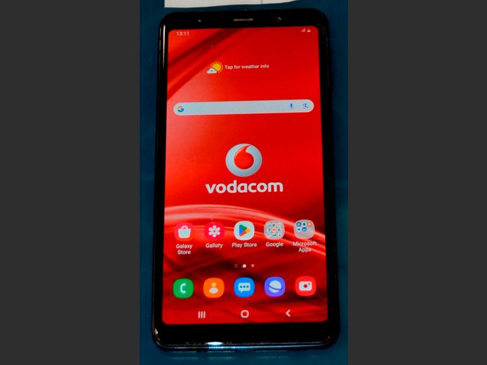 SAMSUNG A7 [Switches on, no charger, hairline crack]