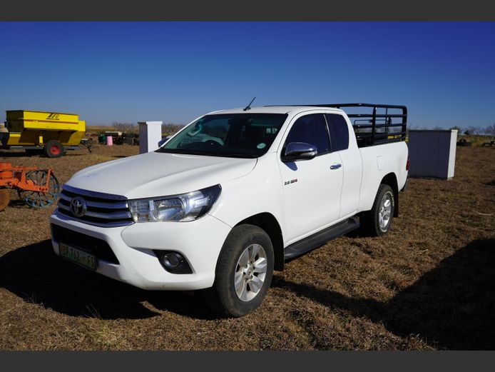 Toyot Hilux 2.8 SuperCab (4x4) / HBP762FS