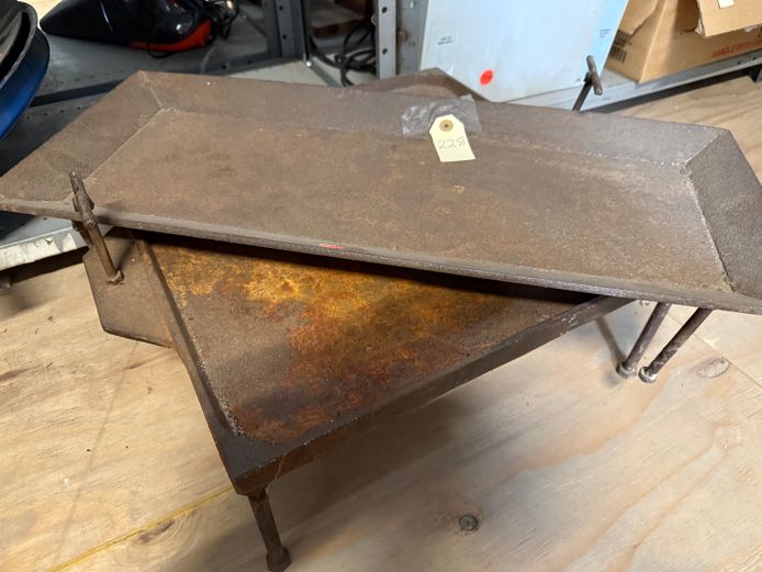 2 heavy steel grilling plates