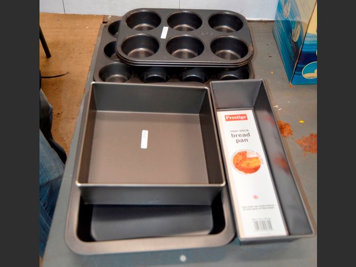 NON-STICK LOAF TIN, MUFFIN PANS, OVEN TRAYS, etc
