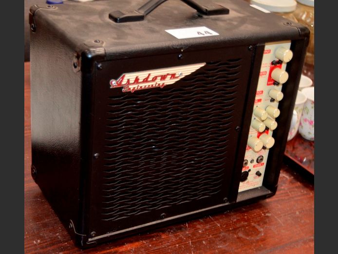 ASHDOWN ACOUSTIC RADIATOR GUITAR AMP, 39 x 23 x 33cm [Switches on, untested further]