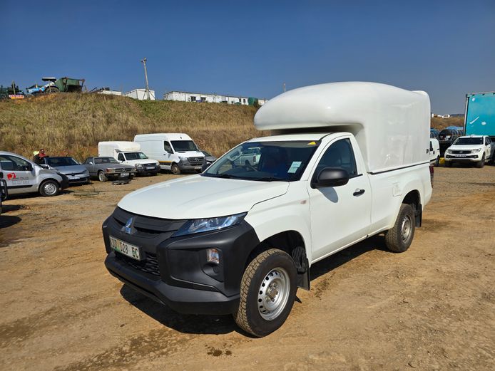 MITSUBISHI TRITON 