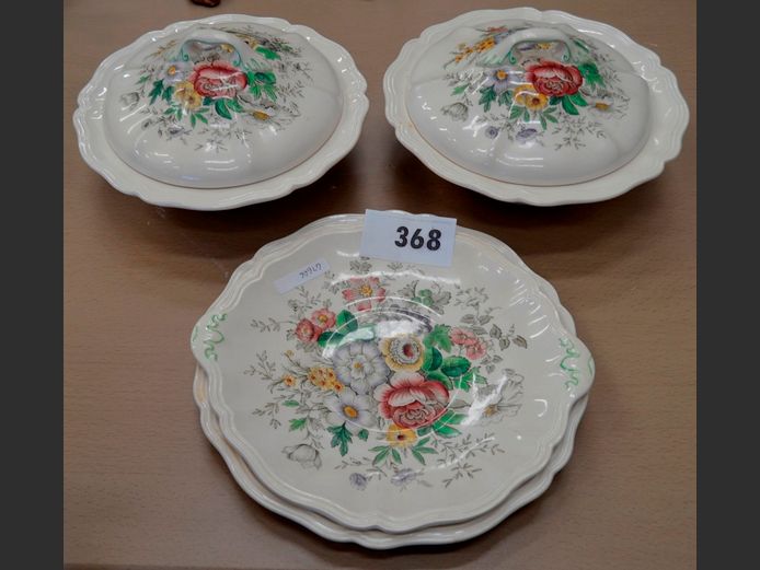 ROYAL DOULTON LIDDED SERVING DISHES & 2 x PLATES