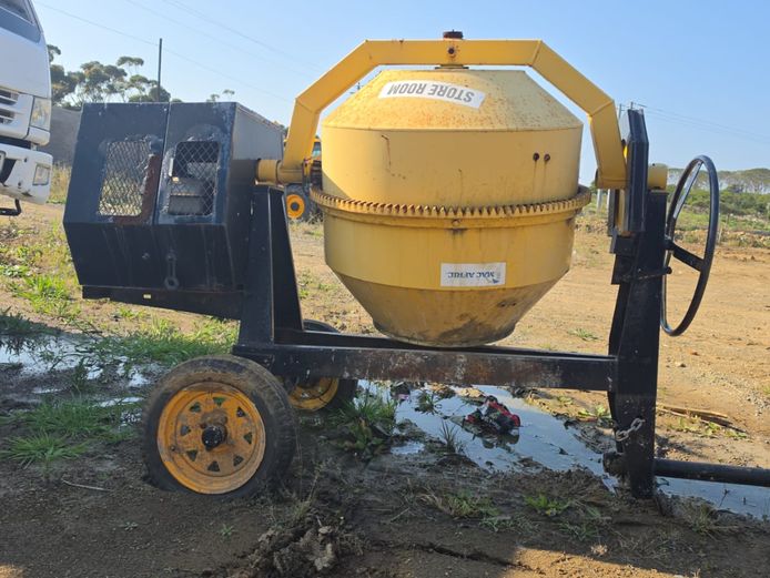MAC AFRIC CEMENT MIXER