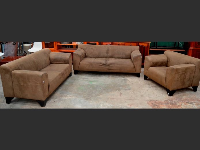 BROWN SUEDE 3-PIECE, 5-SEATER LOUNGE SUITE [Needs a clean, some seats sunken]