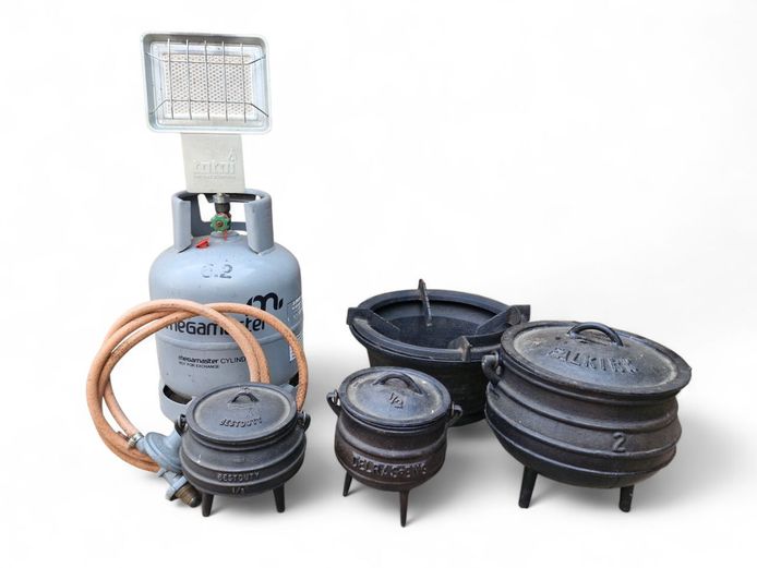 Cast Iron Potjies of Size, Burner & Gass Bottle