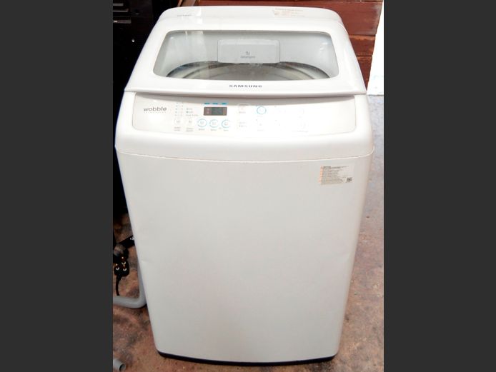 SAMSUNG WOBBLE TECHNOLOGY 8kg TOP LOADING WASHING MACHINE [Switches on, untested further] [#: 414411578]