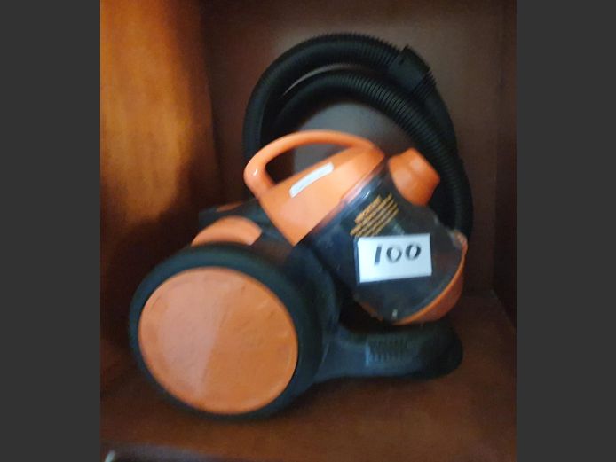 BENNETT READ VACUUM CLEANER WITH PIPE [Untested]
