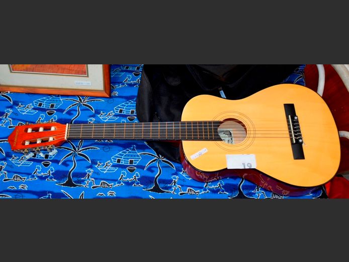 SANCHEZ ACOUSTIC GUITAR WITH BAG, 87cm Long