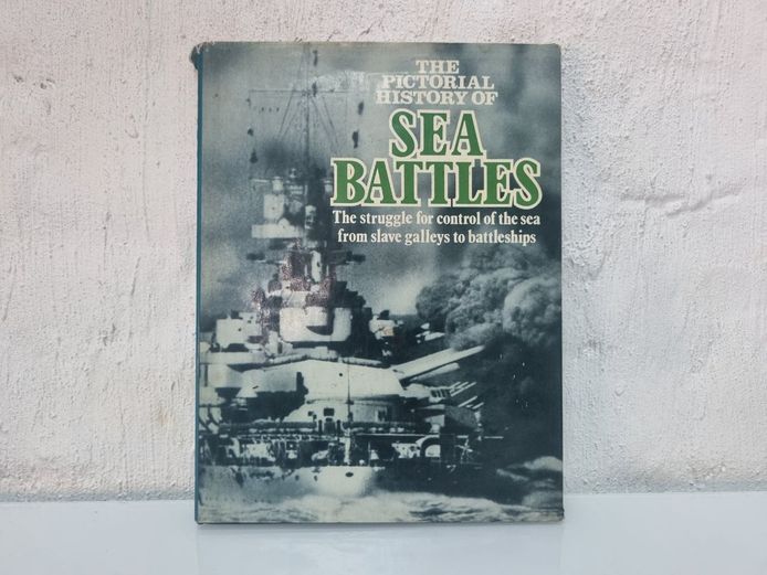 The Pictorial History of Sea Battles (1974)
