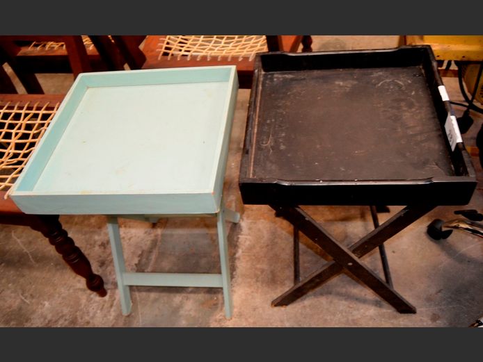 LOT: 2 x BUTLER'S TRAYS