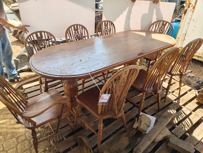 DINING ROOM TABLE WITH 8 CHAIRS