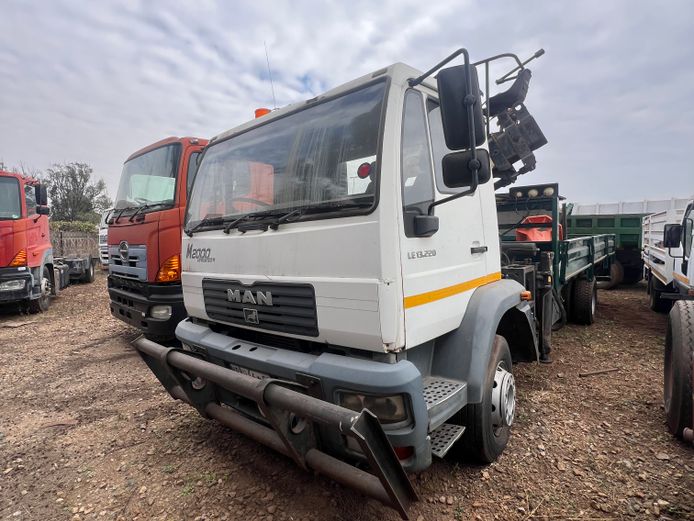MAN M2000 LE13 220 Crane Truck
