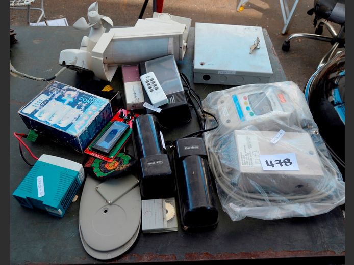 LOT: ELECTRONICS, GEYSER WISE, etc [Untested]