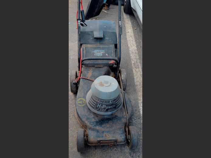 SOUTHERN CROSS ELECTRIC LAWNMOWER [Switches on, Untested further]