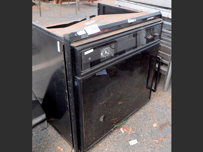 DEFY GEMINI PETIT CHEF EYE LEVEL OVEN [Untested, no cable]