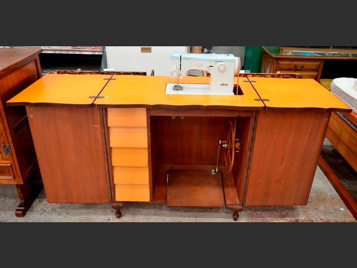 VINTAGE ELNA SEWING MACHINE IN CABINET, 84 x 48 x 83cm [Switches on, untested further]