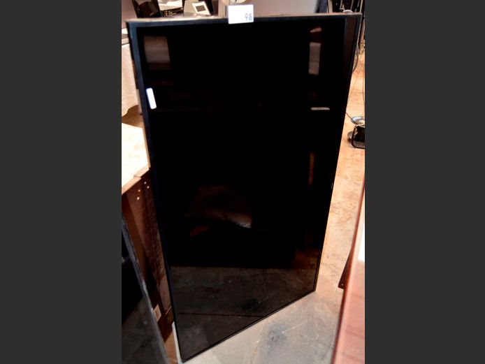 SAMSUNG 55" TV [Switches on, Screen cracked] ### LICENCE PLEASE ###