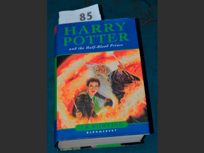 1st EDITION HARD COVER HARRY POTTER & THE HALF BLOOD PRINCE [Writing on pages]
