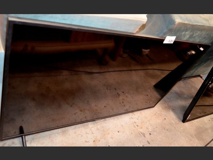 SAMSUNG 49" LED TV [Switches on, screen cracked] ### LICENCE PLEASE ###