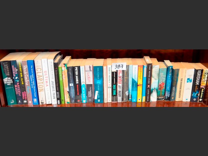 ASSORTED NOVELS: DAN BROWN, JOHN GRISHAM, etc