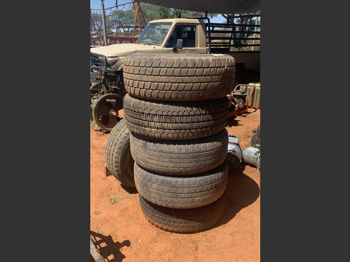 Toyota Land Cruiser rims and tyres