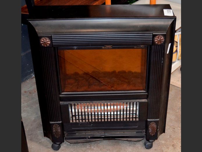 ELECTRIC FIREPLACE [Switches on, untested further]