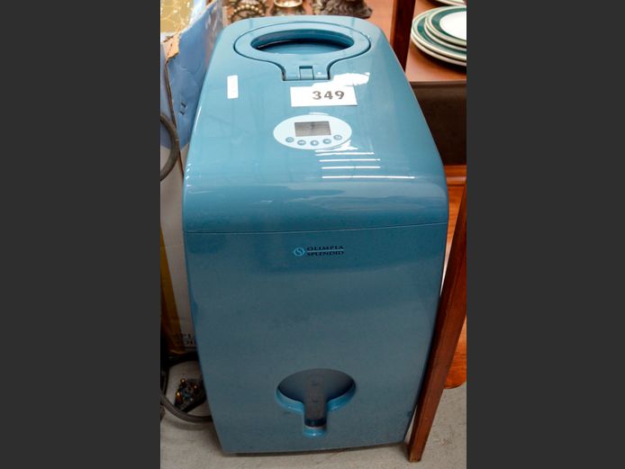 OLYMPIA DE-HUMIDIFIER [Switches on, untested further]