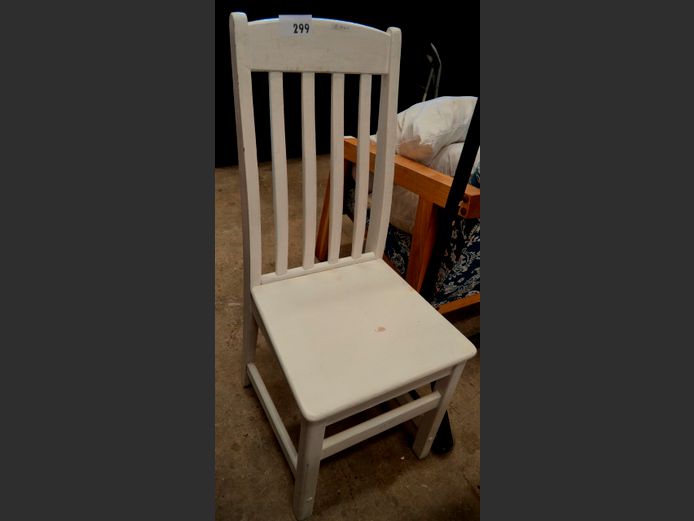 WHITE PAINTED DINING CHAIR
