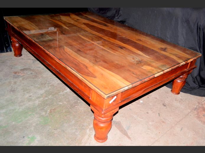 INDONESIAN TEAK COFFEE TABLE WITH GLASS TOP, 149 x 100 x 39cm
