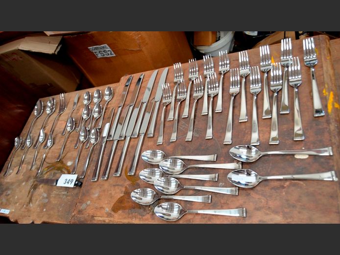 REED & BARTON STAINLESS STEEL 48-PIECE CUTLERY SET
