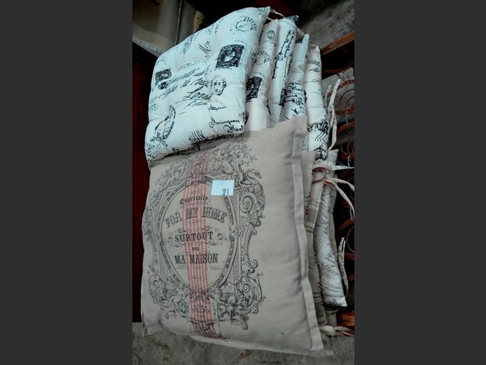 LOT OF 10: PATIO CHAIR CUSHIONS