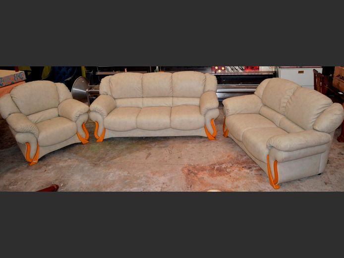 GRAFTON EVEREST LEATHER TOUCH 3-PIECE, 6-SEATER LOUNGE SUITE