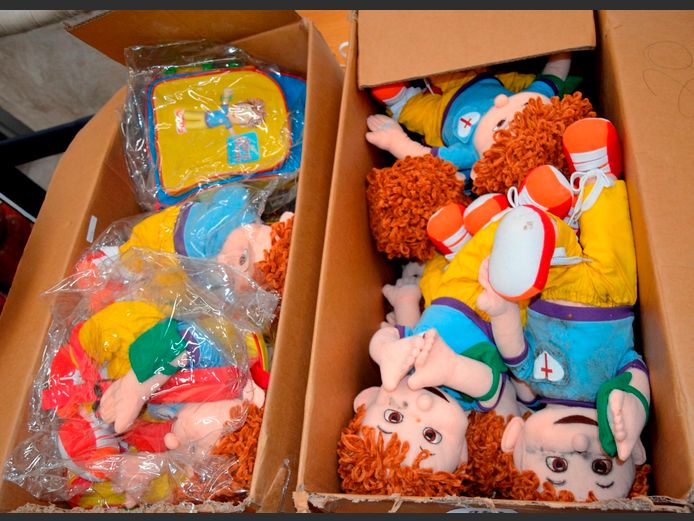 LARGE LOT: SPIRIT BUDDY STUFFED TOYS & BACKPACKS [Damaged] [#: 415436635]