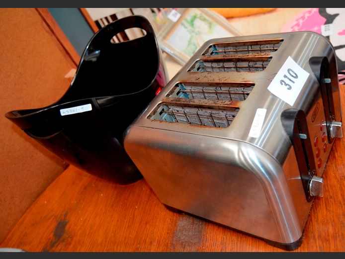 DEFY 4-SLICE TOASTER [Switches on] & AN ICE BUCKET