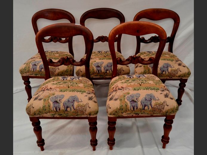 SET OF 5 MAHOGANY BUSTLE BACK CHAIRS WITH TAPESTRY UPHOLSTERED SEATS