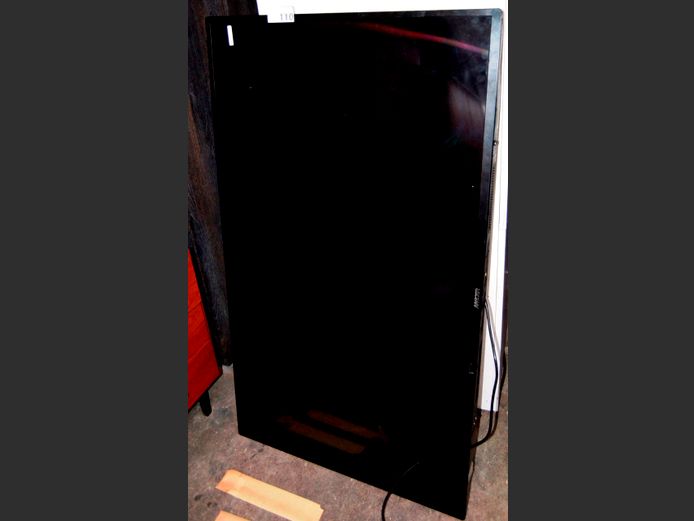 MECER 55" MONITOR [Screen damaged]  [#: 413579406]